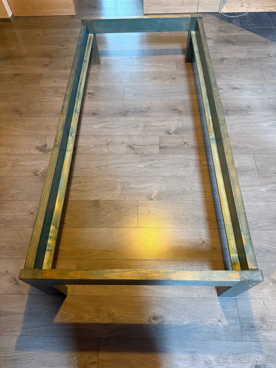 Smrková konstrukce postele - 5