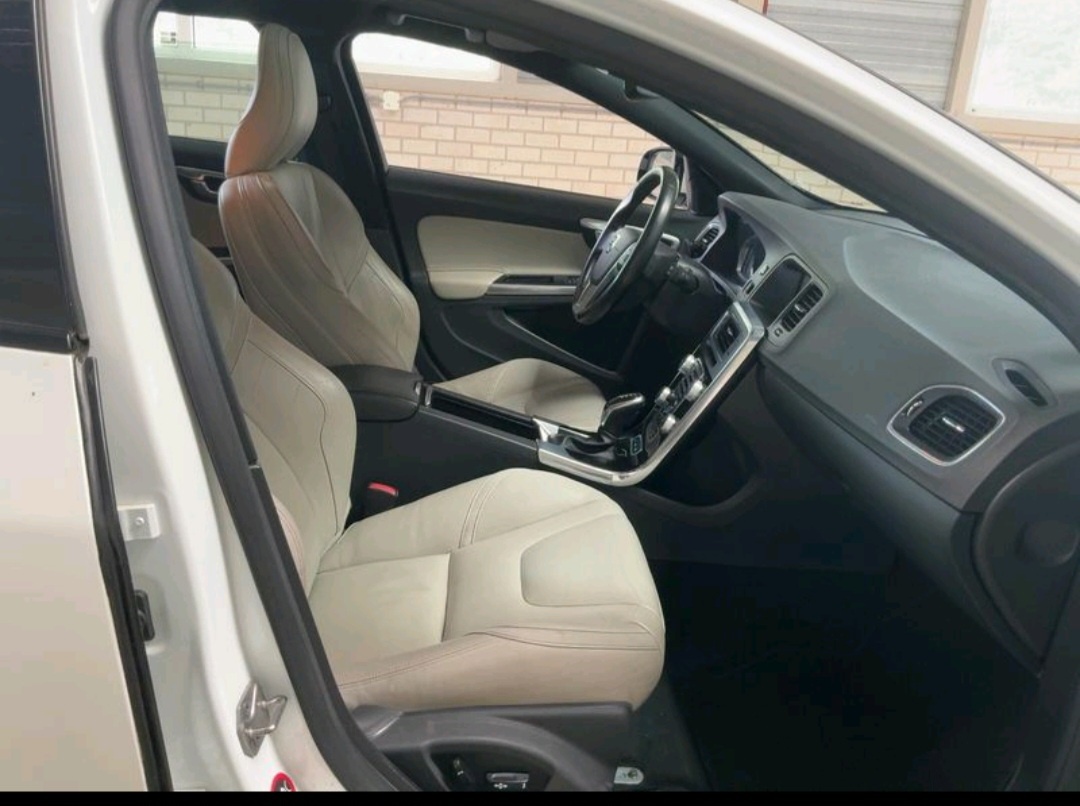 Volvo V60 2.4 D6 plug-in Hybrid awd - 5