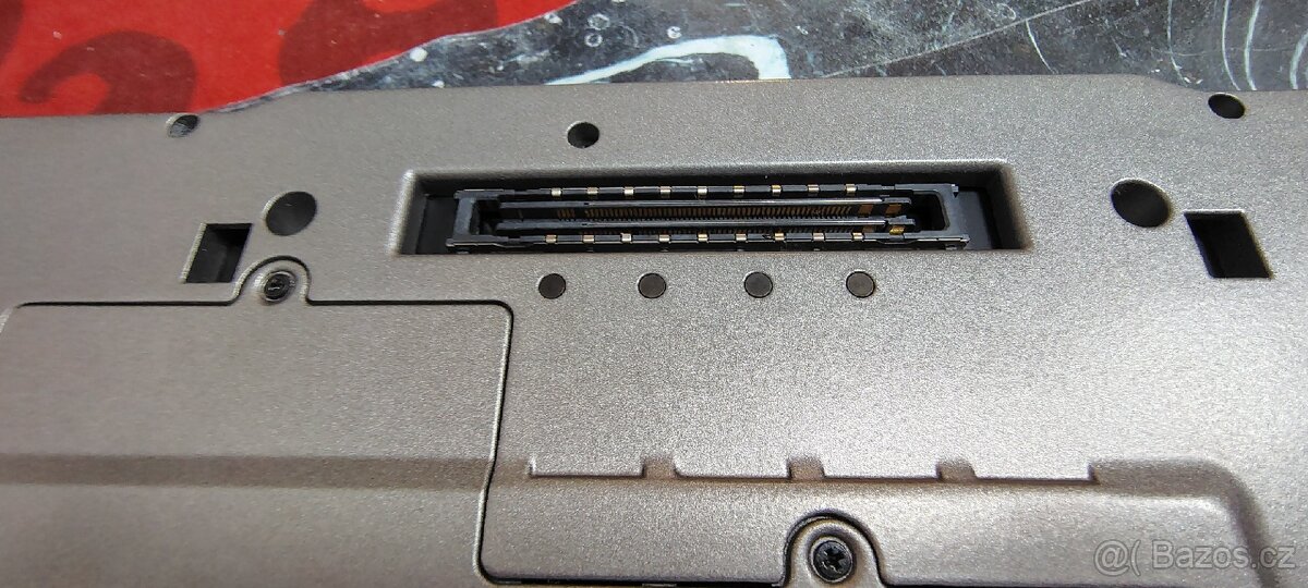 Retro notebook DELL Latitude D810 – Sériový port RS-232 - 5