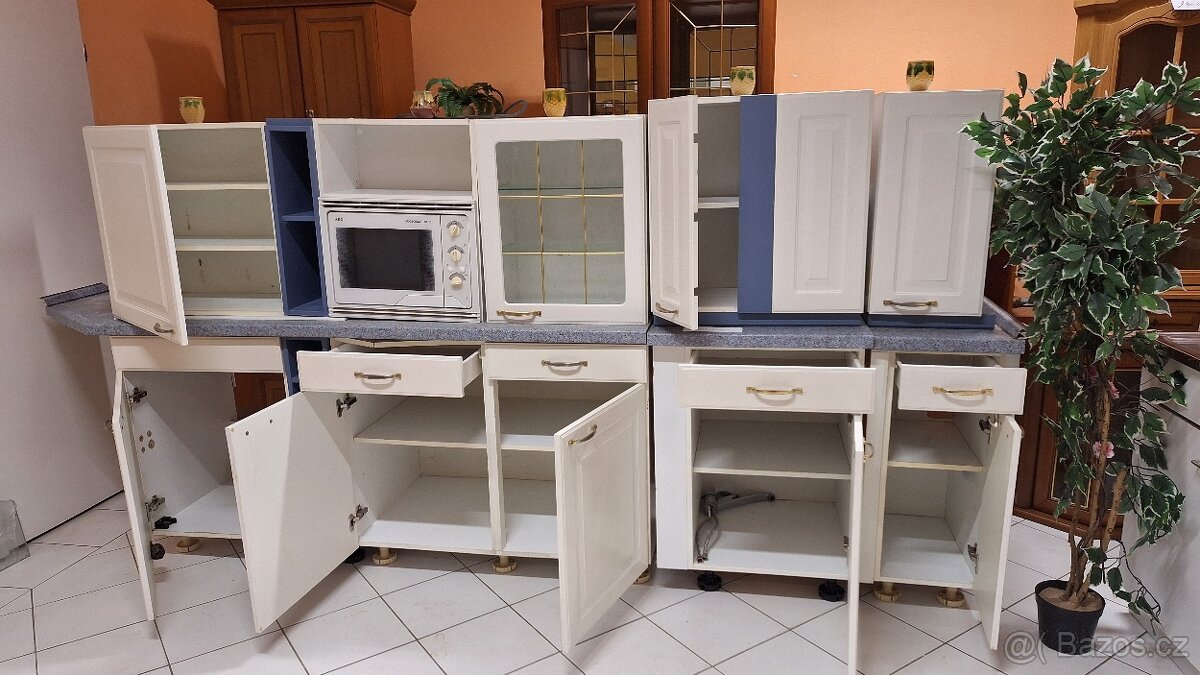 Bílá kuchyňská linka limka v masivu - 5