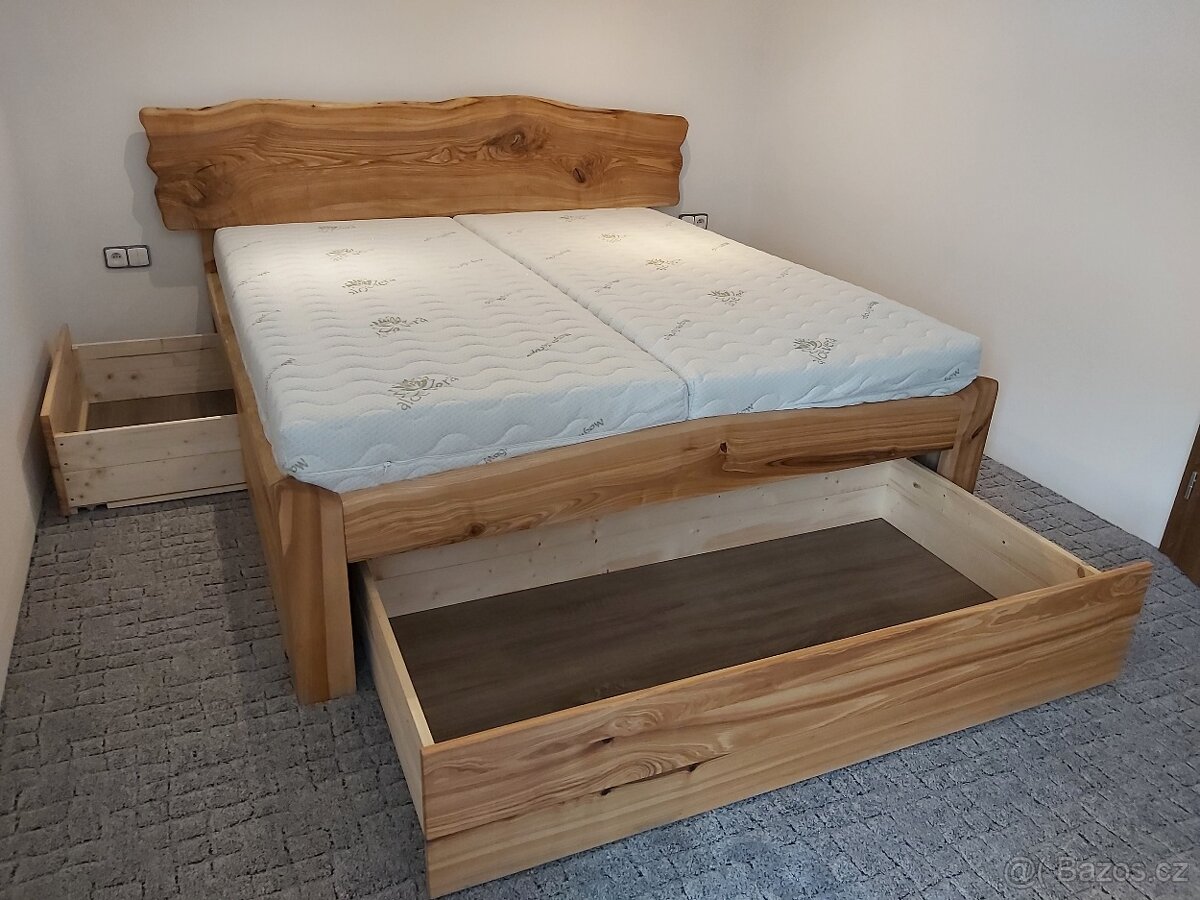 Postel z masivu s přírodní hranou - 5