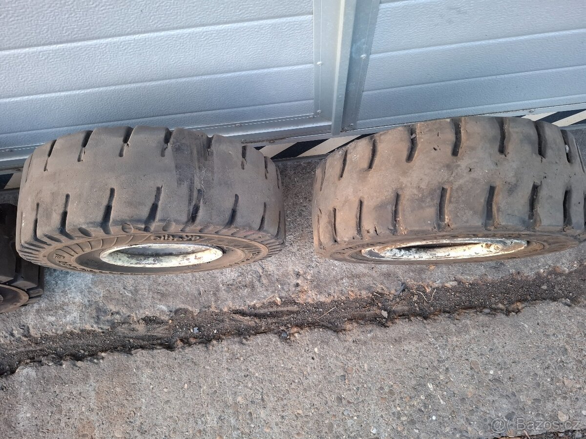 predaj plné superelastické pneumatiky s diskom 18x7-8 - 5