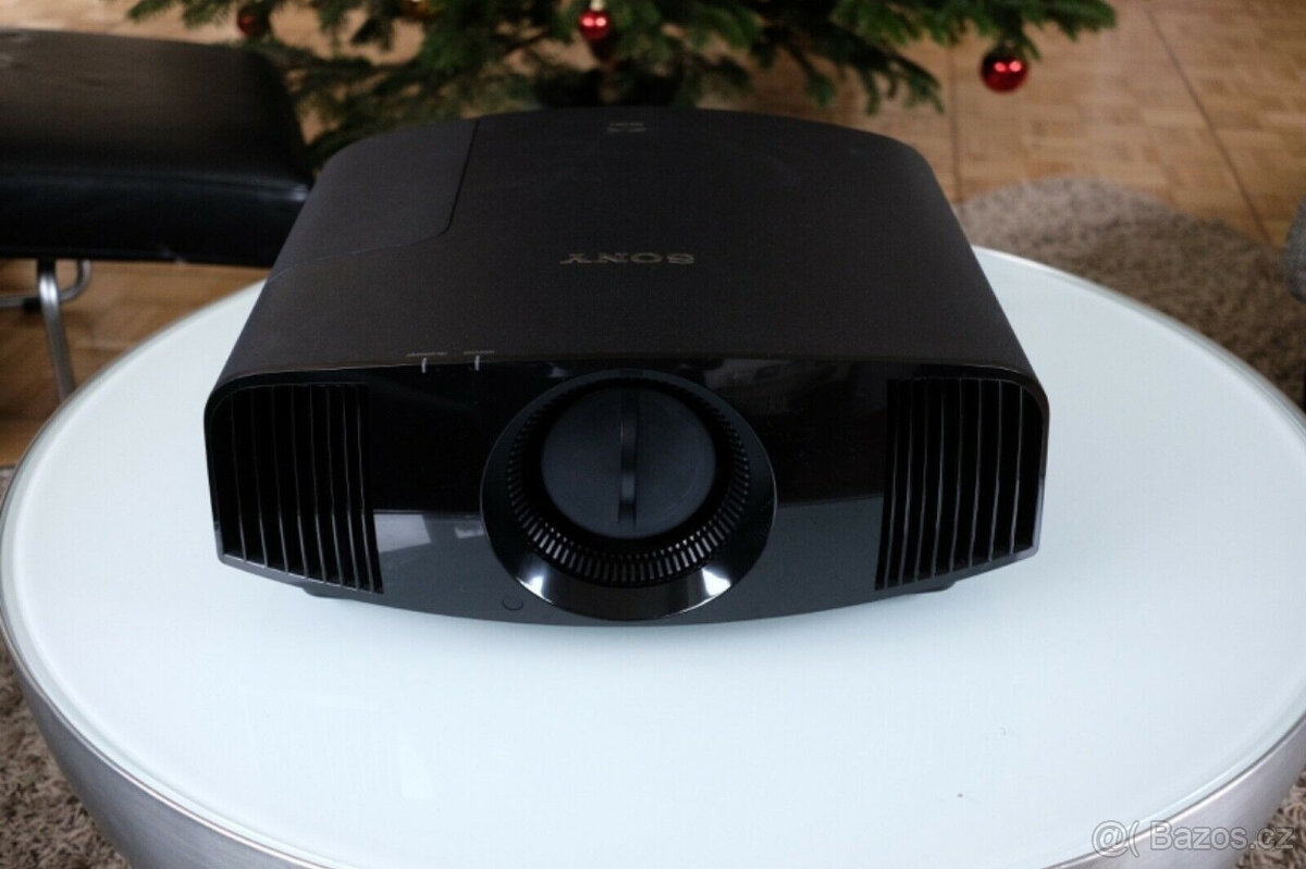 Projektor Sony VW260 4K v černé barvě - 5
