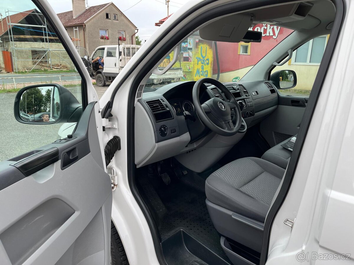 VW TRANSPORTER T5 2.0 TDi SERVISNÍ KNIHA 9.MÍST - 5