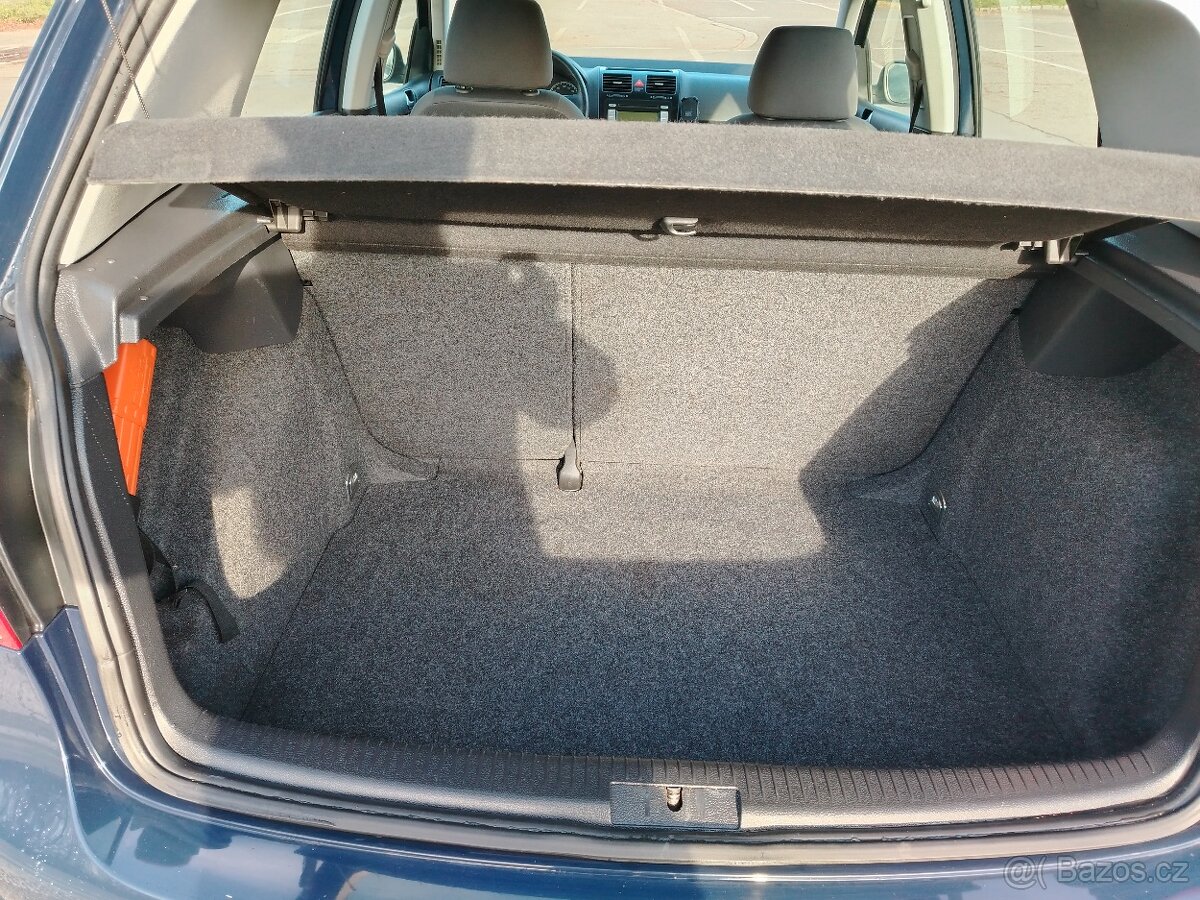 Prodám Volkswagen Golf 5 po servise, STK, v pěkném stavu - 5