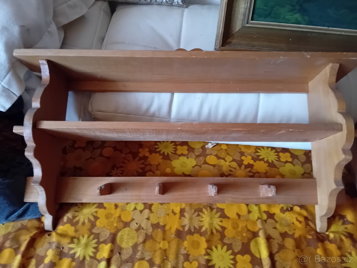 Různé poličky - 5