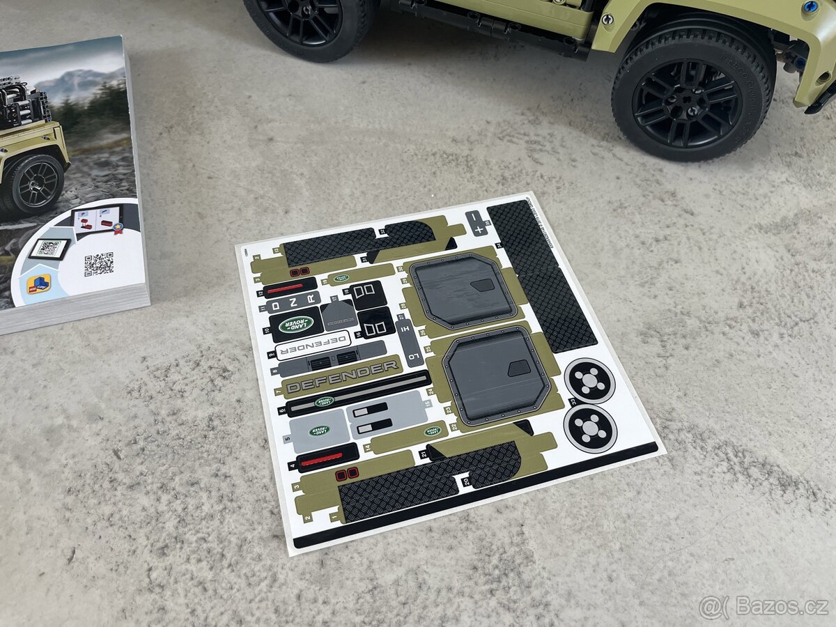 LEGO Technic 42110 - Land Rover Defender - 5