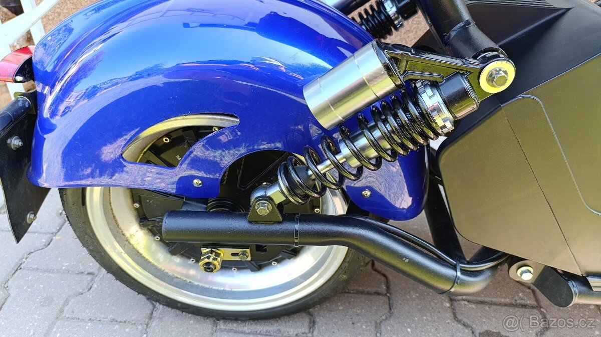 Prodám elektroskútr chopper s výraznou slevou skoro nejetý - 5