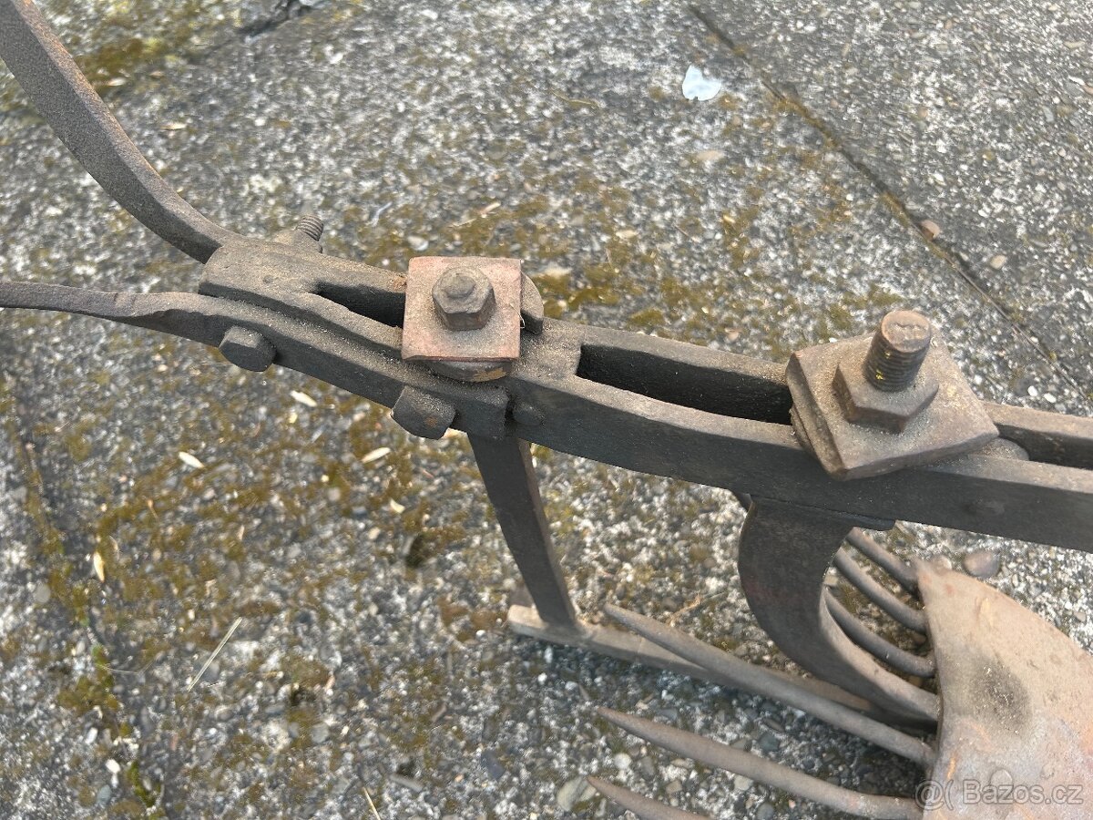 Starý zahradní pluh - 5