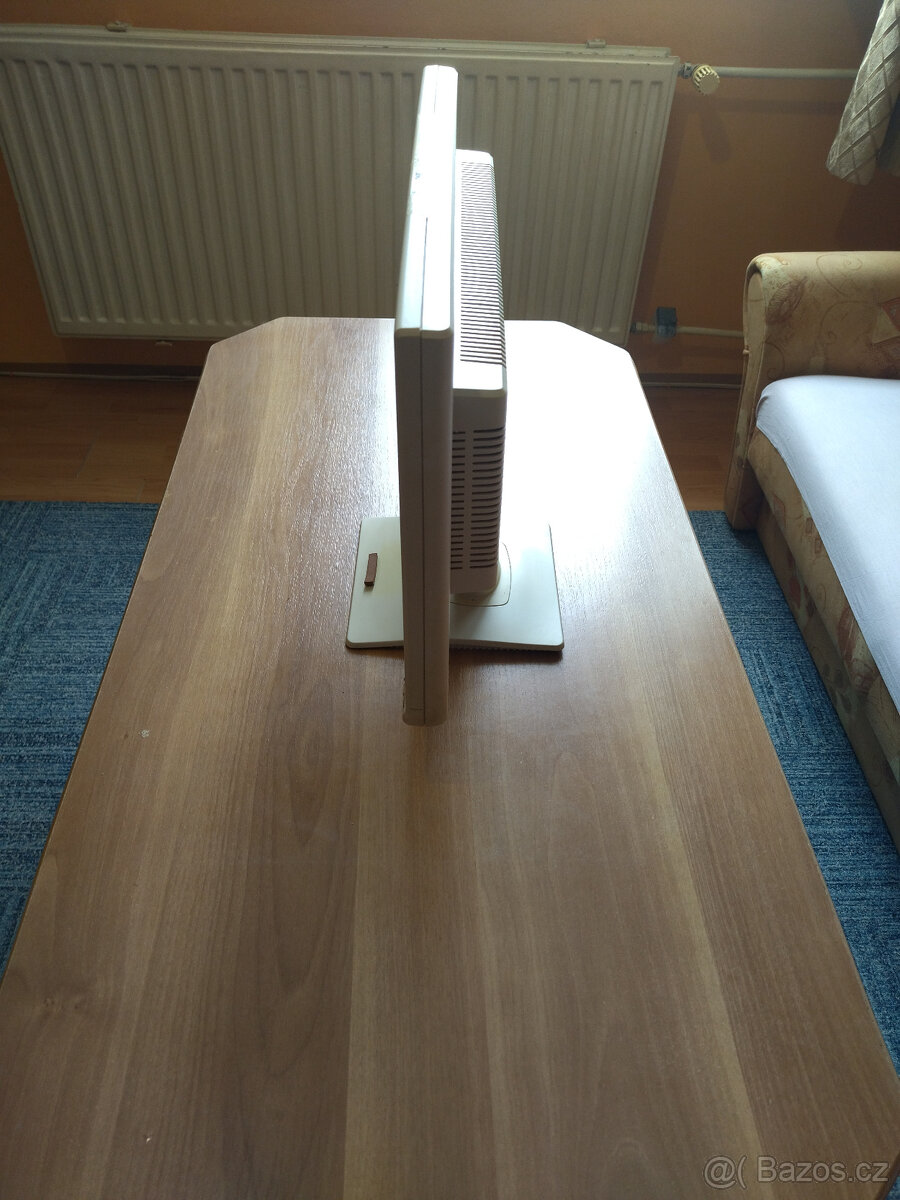 Monitor Fujitsu 22". - 5