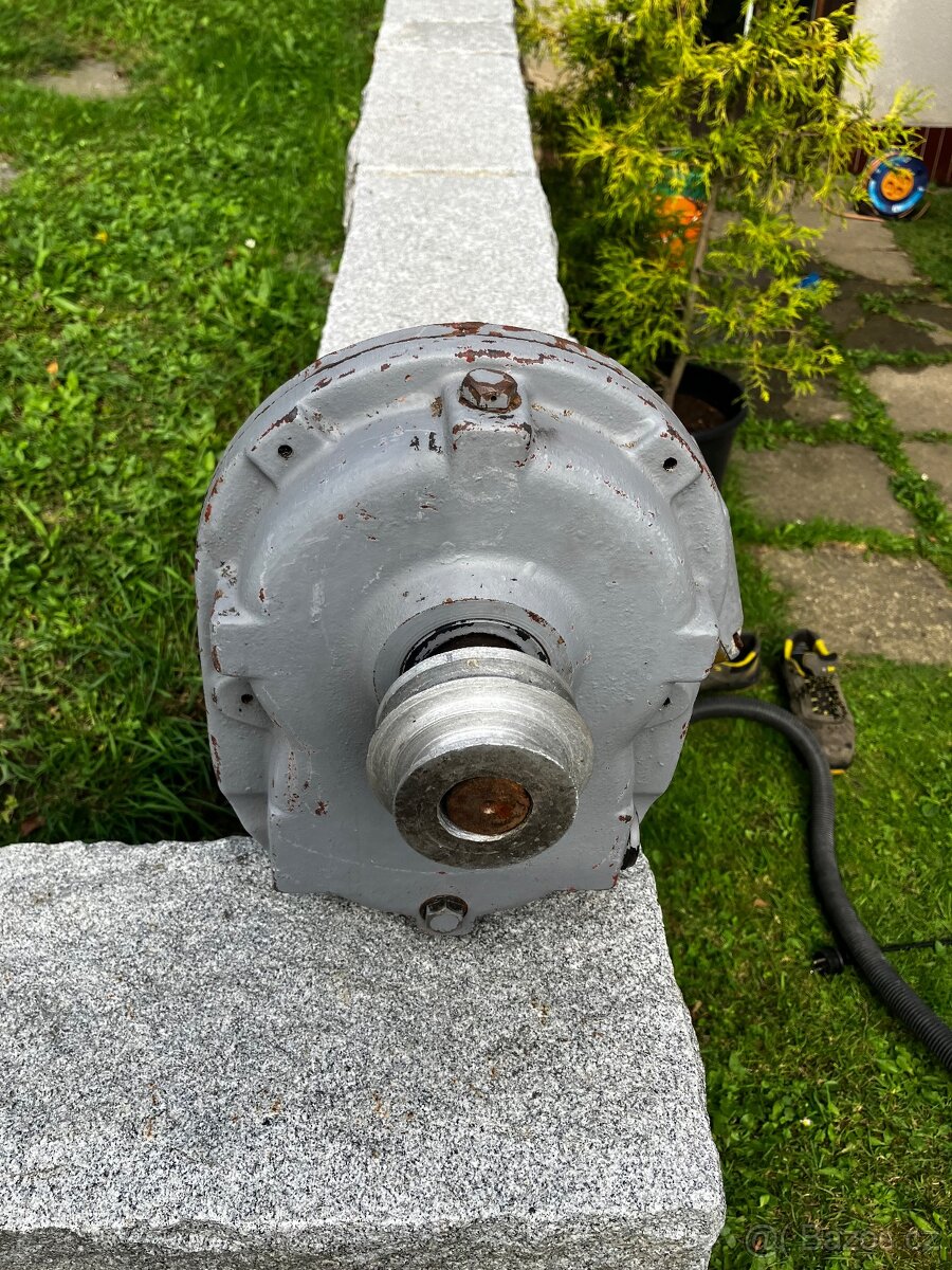 Elektromotor s převodovkou - 5
