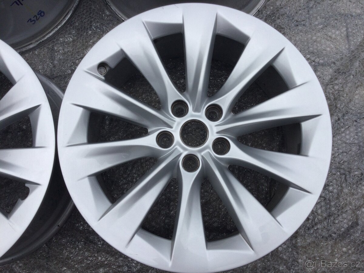 Tesla model S disky 19x8.0J - 5