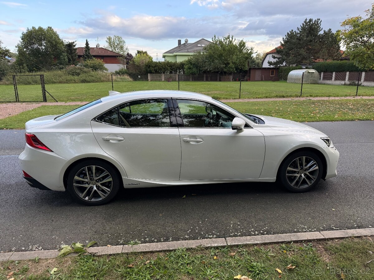 Lexus IS 300h - 5