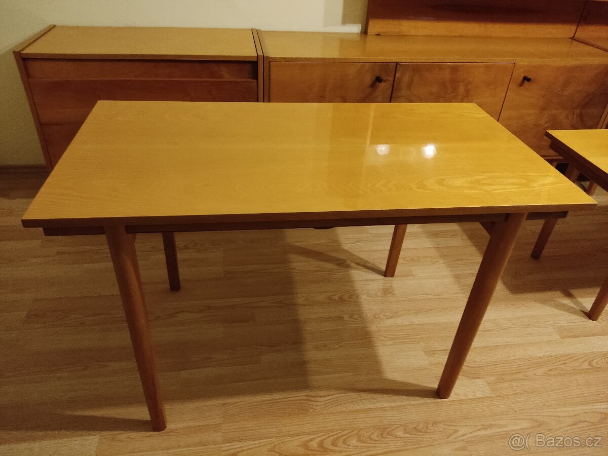 Set retro nábytku - skříň, vitrína, prádelník a stoly - 5