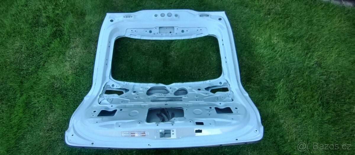 Toyota RAV4 V 2018 - zadni kapota kufr dvere - 5