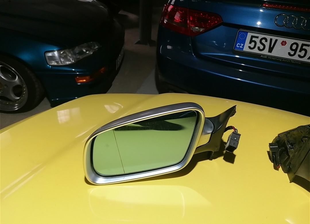 Prodám originál zrcátka Audi RS4 B5 2001 - 5