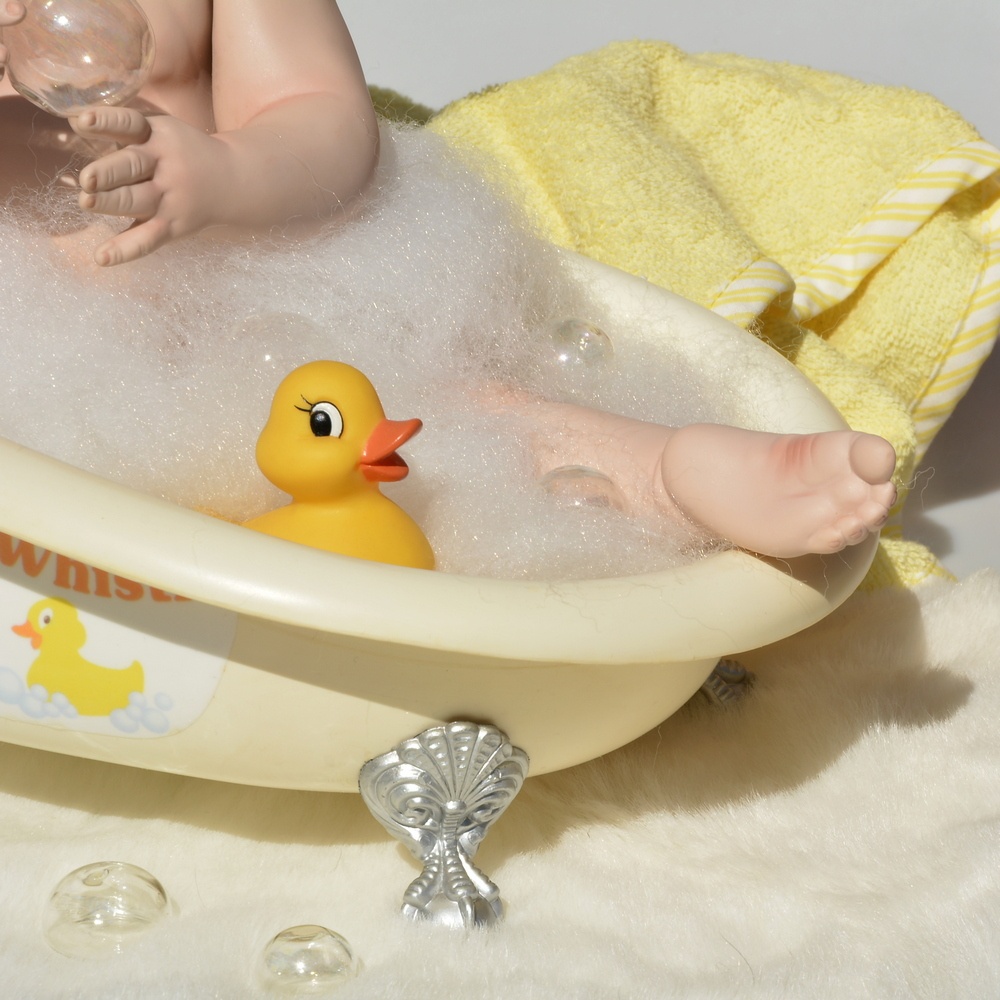 Porcelánová panenka +vanička +kachna +bublinky +kožíšek - 5