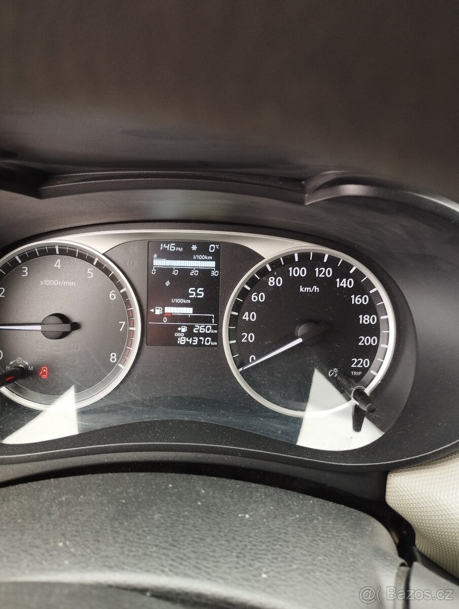 Nissan Micra 1.0i - 5