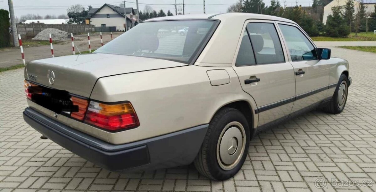 Mercedes-Benz 200E - 5