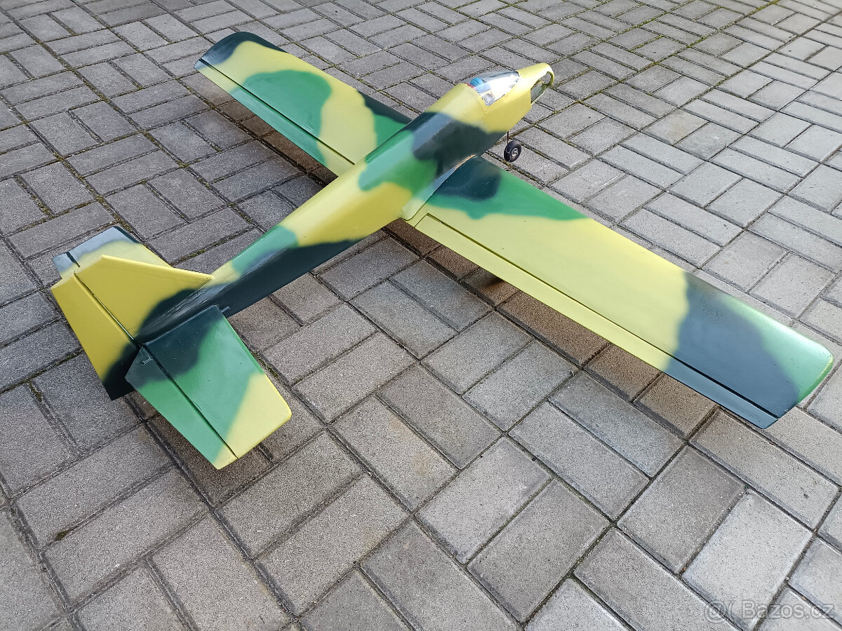 Starší rozdělané letadlo cca stíhačka bez motoru nové balza - 5