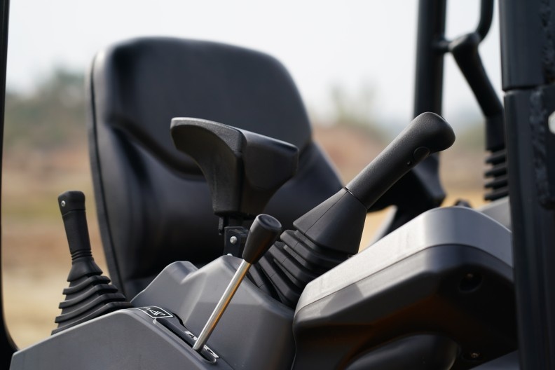 Minibager YUCHAI U17 Premium 1720 kg - 5