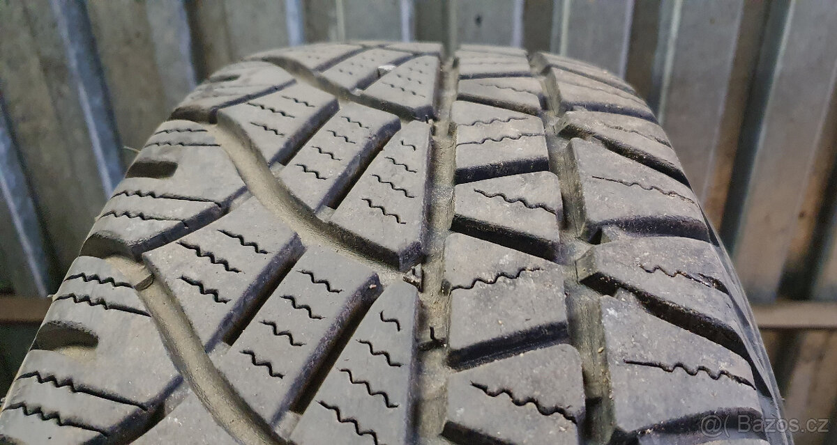 SUV pneu 215/70/16" 104H - Michelin Latitude Cross 2ks.