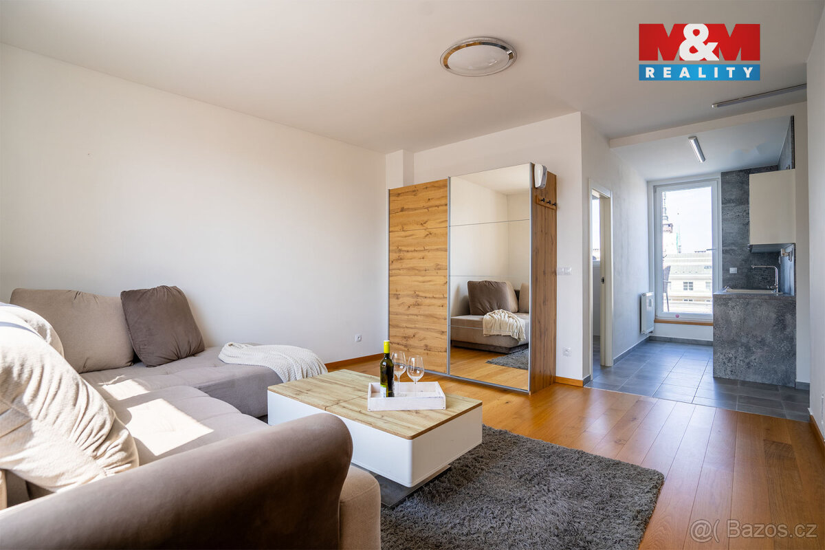 Pronájem bytu 1+kk, terasa, Pardubice, ul. Smetanovo náměstí - 5