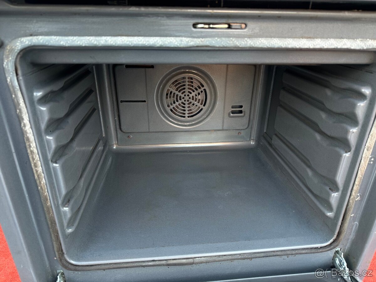 Nerezová vestavná trouba Siemens HB 650511 - 5