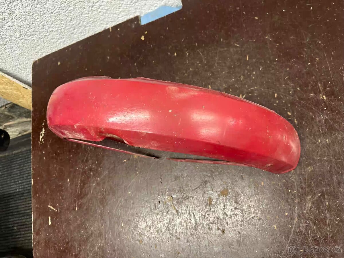 Predám zachovalý prední blatník JAWA 350/634 350/472 - - 5