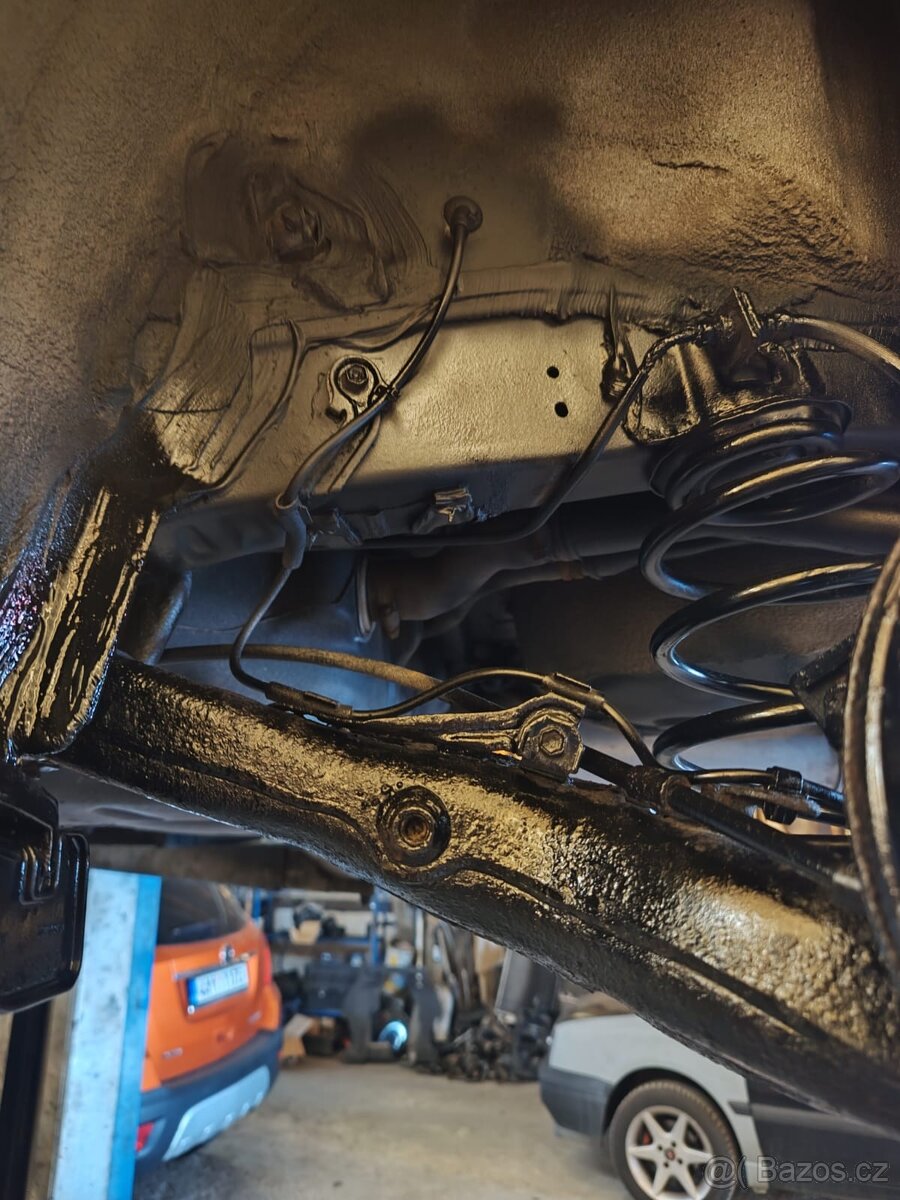 Toyota Yaris coupe 2003 čtyřválec - 5