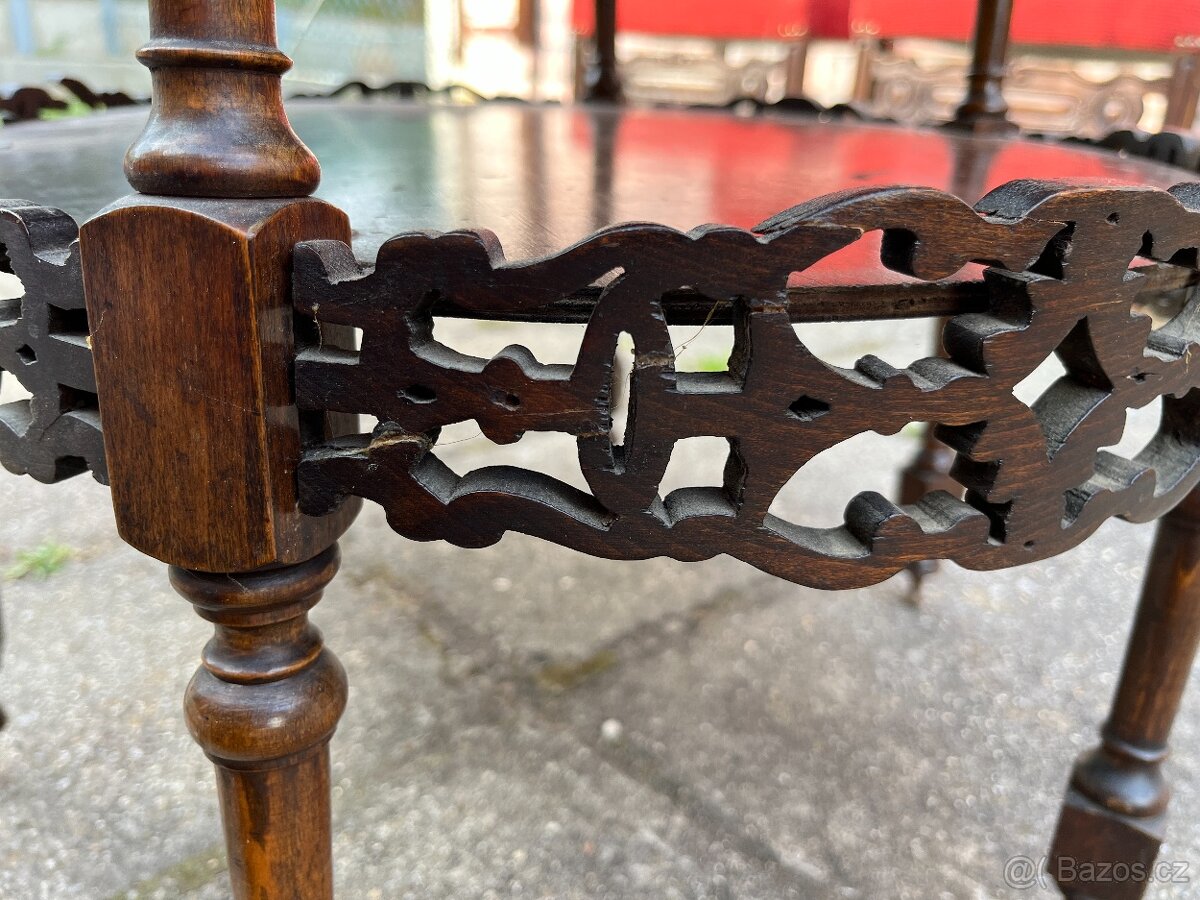 Starožitný nábytek - stolek oválný vyřezávaný - 5