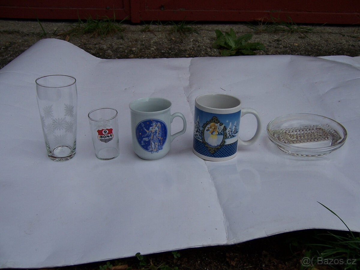 skleničky, hrníčky a skleněné struhadlo - 5