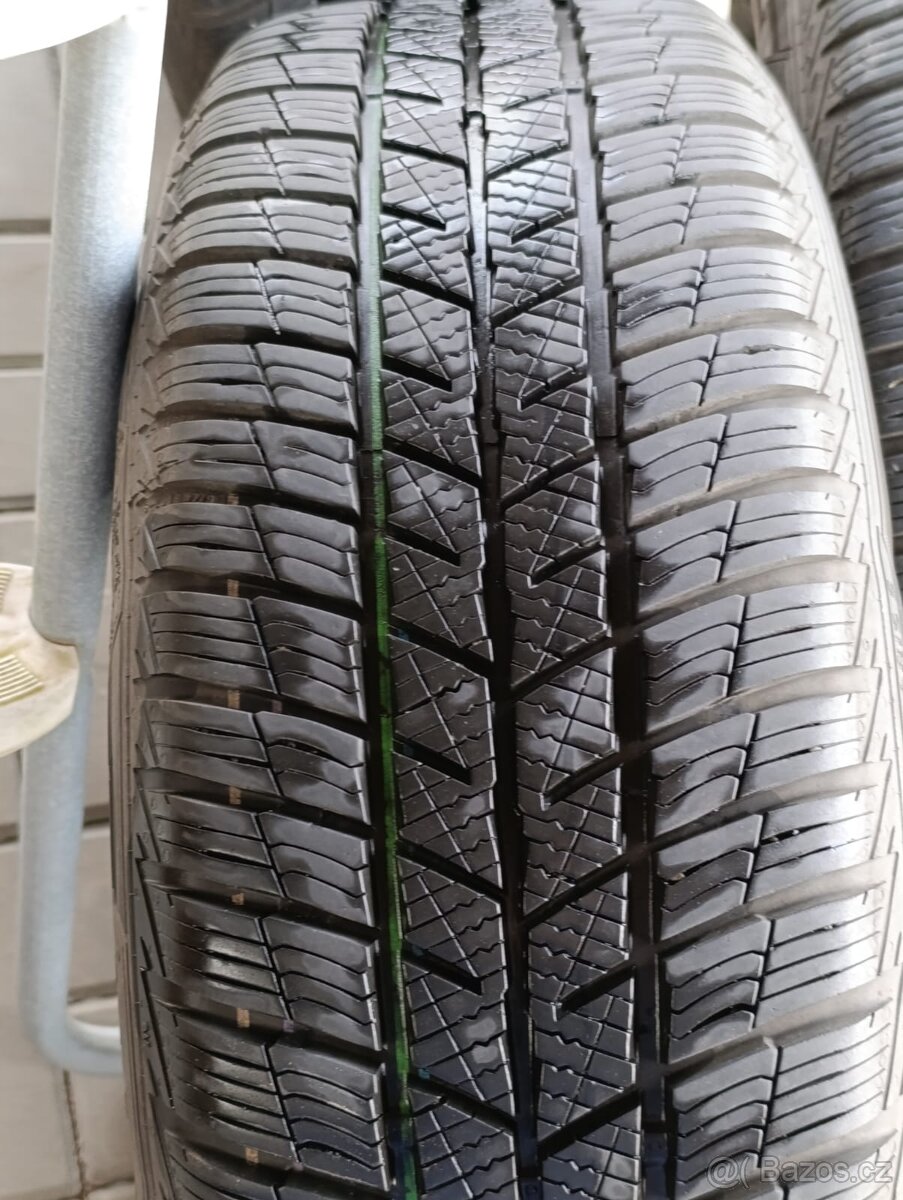 Prodám sadu 4 disků + zimní gumy - 5