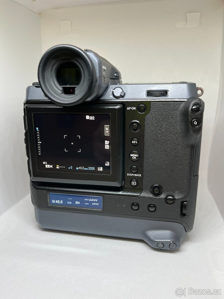 Fujifilm GFX100 - telo - 5