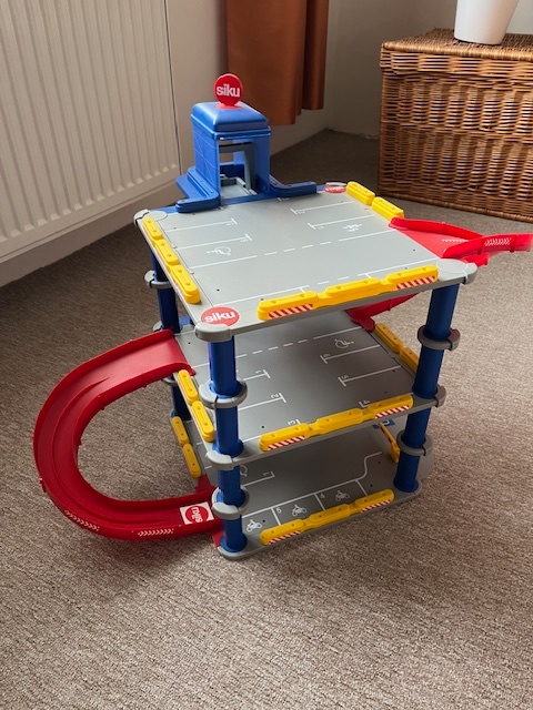 SIKU World-patrové garáže - 5