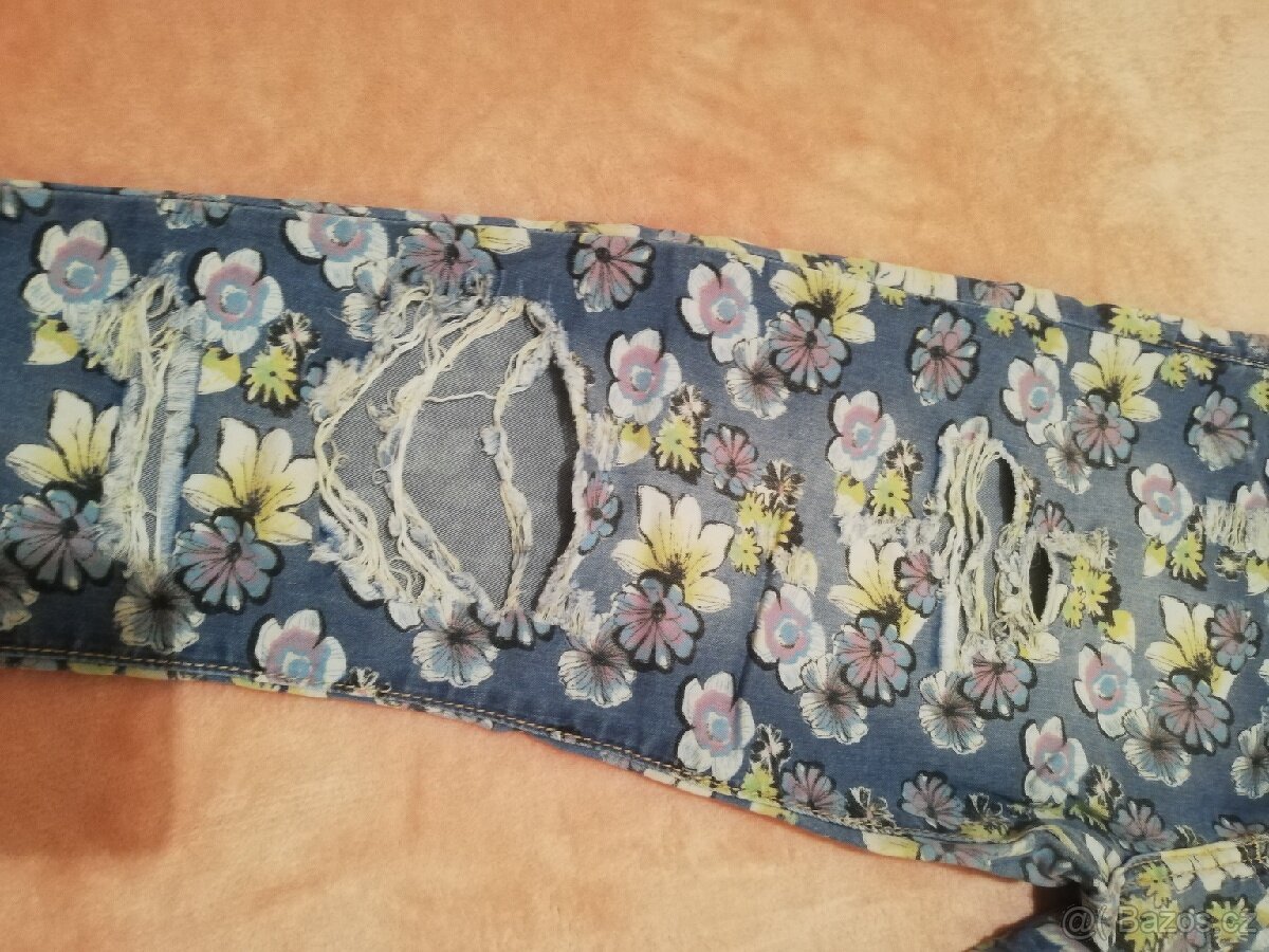 Originální květované potrhané džíny - 5