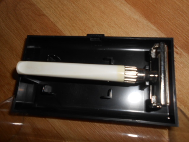 RETRO holicí strojek ASTRA 501+ 901 -zachovalé ,cena celkem - 5