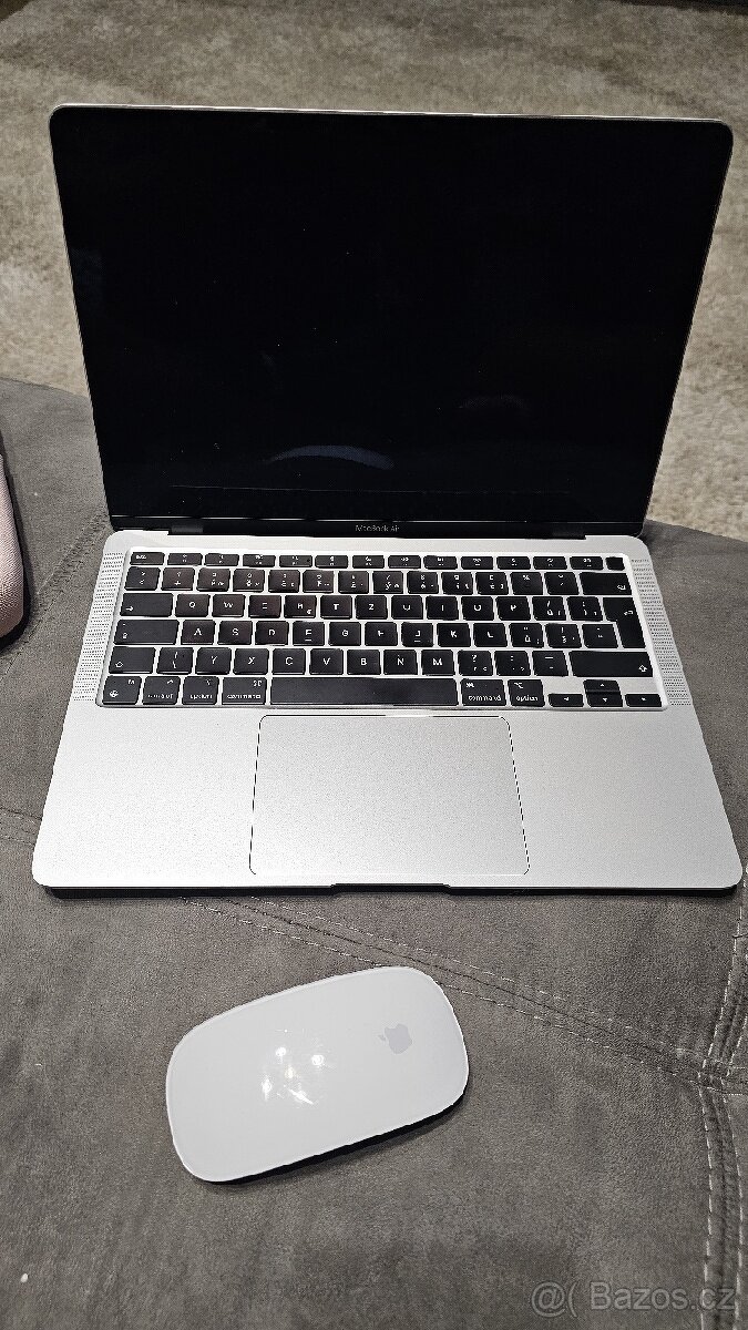 MacBook Air 13", čip M1h s 8jádrovým proc., Retina Displej - 5