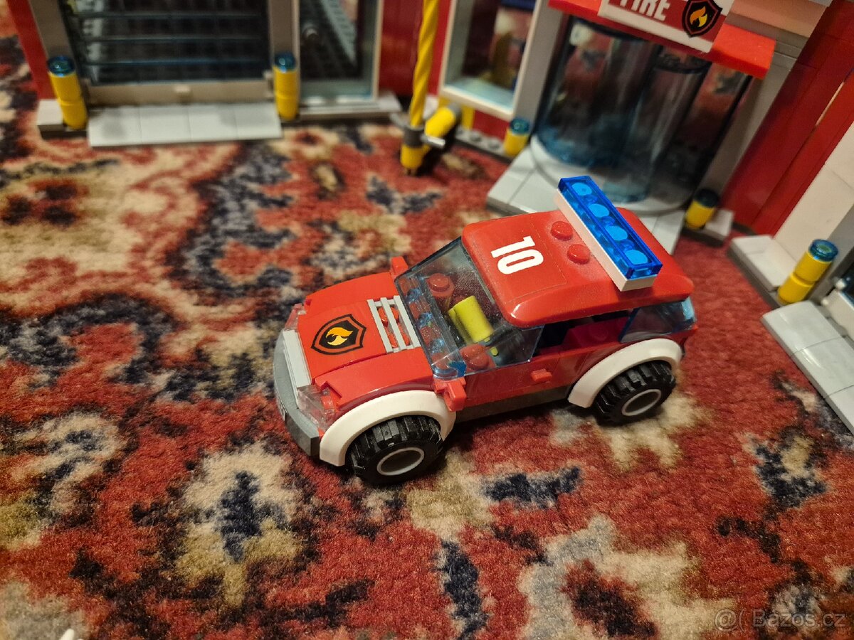 Lego City hasičská stanice 60110 - 5