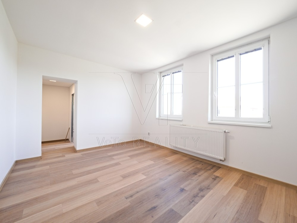 Prodej, nový penzion se třemi byty, obec Zaječ - 5