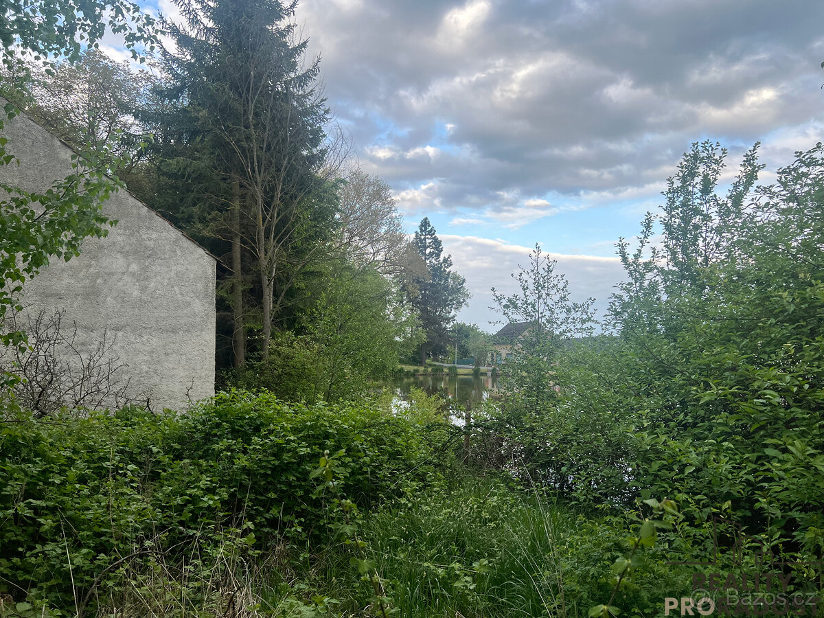 Prodej rodinného domu se stodolou u rybníka ve Vlkanově u Do - 5