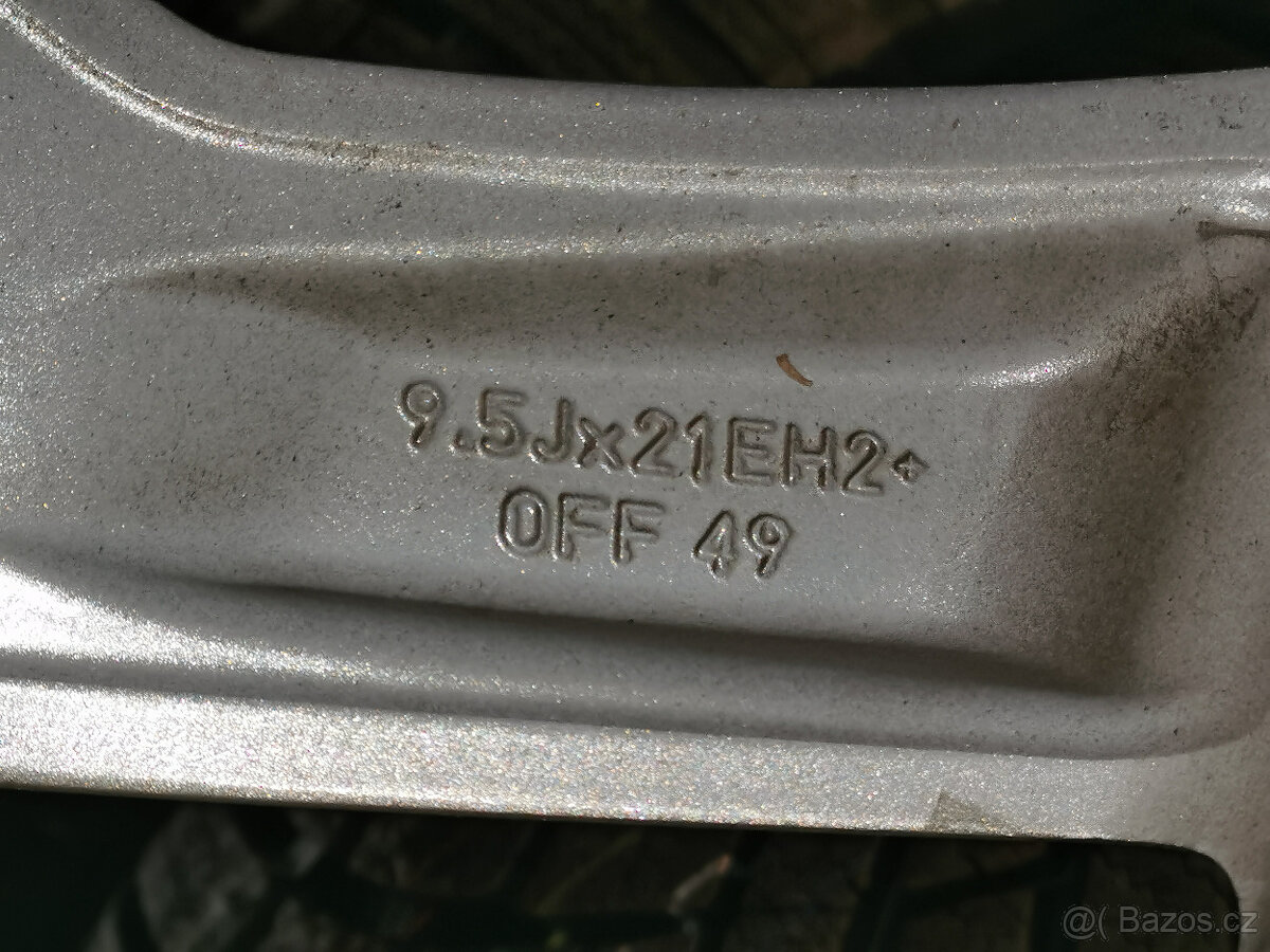 Land Rover Discovery 5 - orig. 21" alu + letné pneu Conti