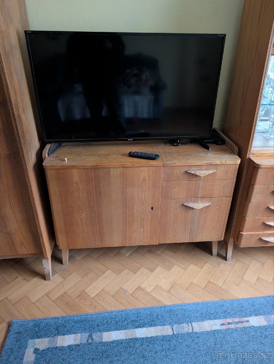 Starý nábytek. - 5