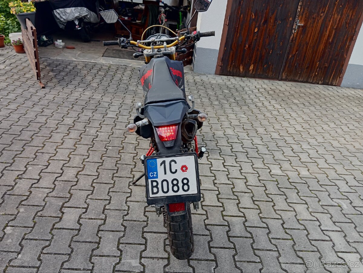 Yuki 125 SM, r.v. 2016 – TOP stav, 14 XXX km
