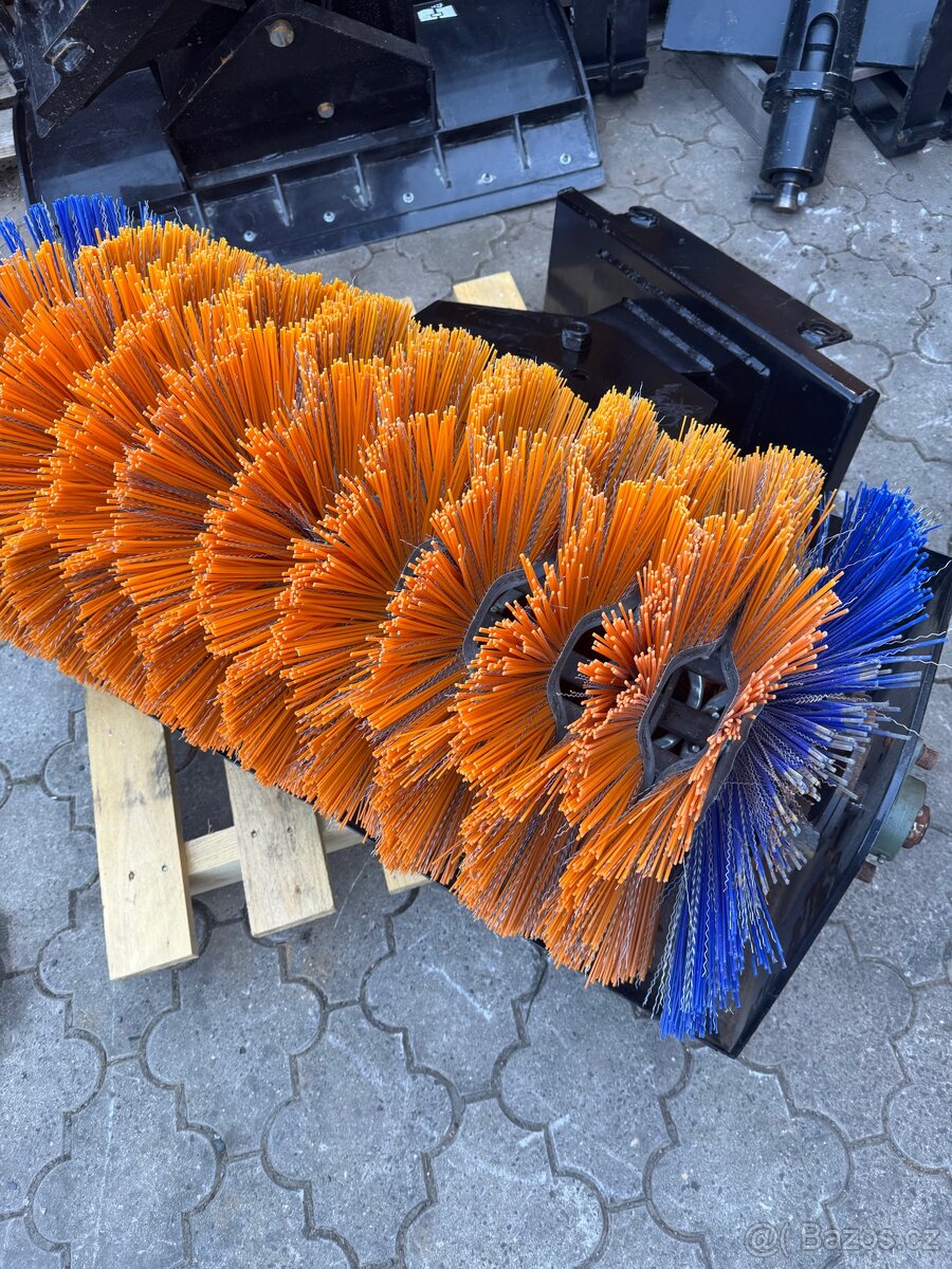 Nový Hydraulický smeták pro mininakladač - 5