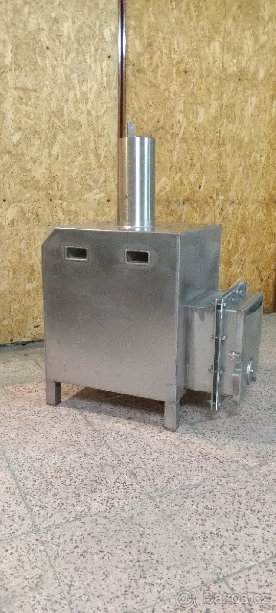 Nerezova Kamna s venkovním prikladani dřeva. - 5