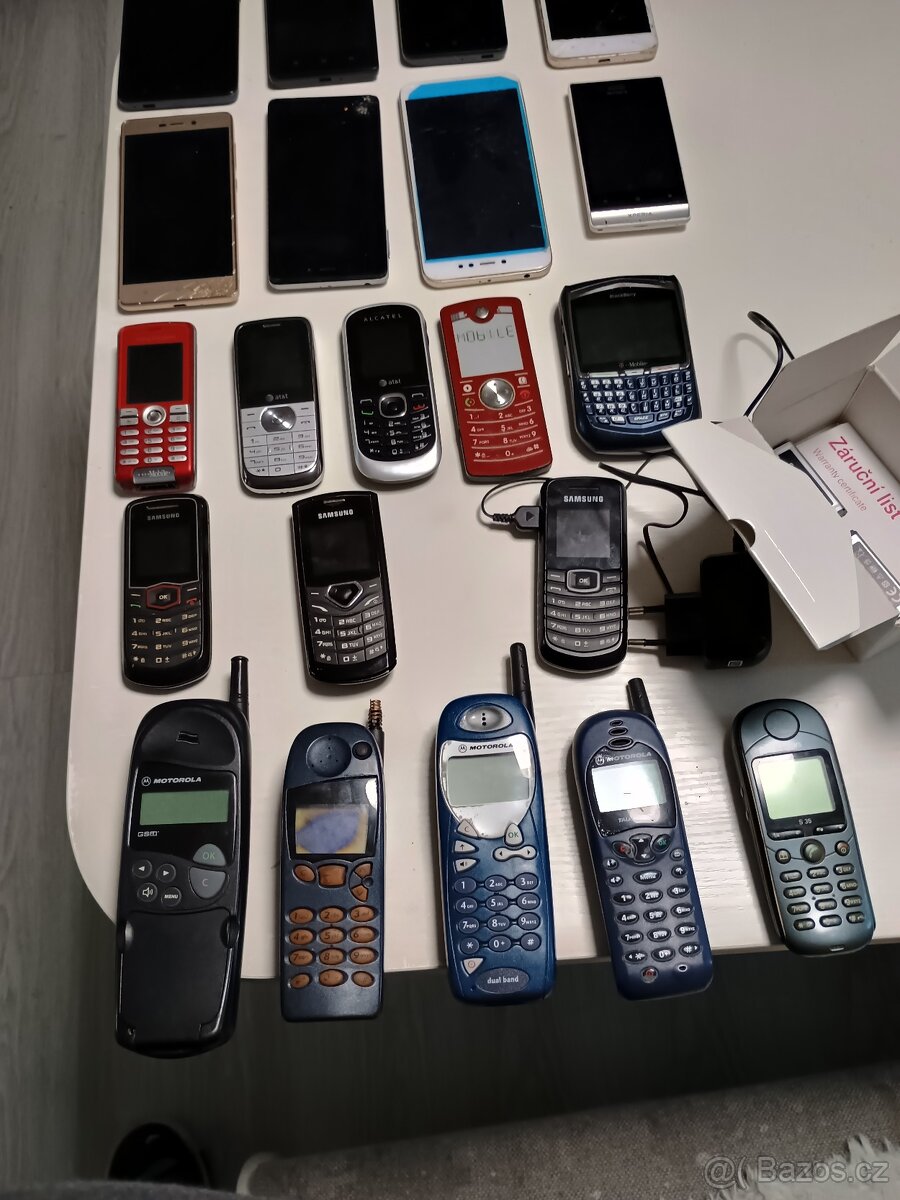Staré mobilní telefony - 5