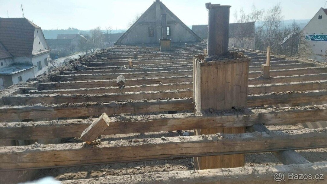 Staré trámy a rozebrání starých střech a objektů - 5