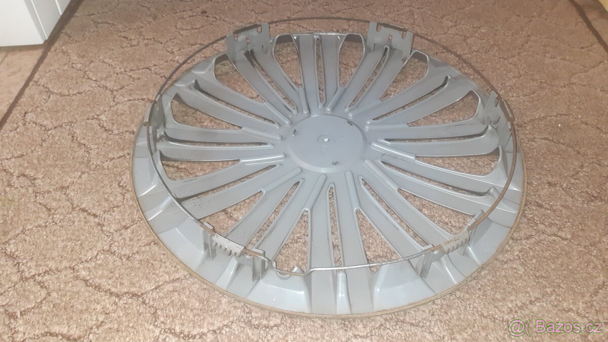 Poklice Toyota 16" - 5