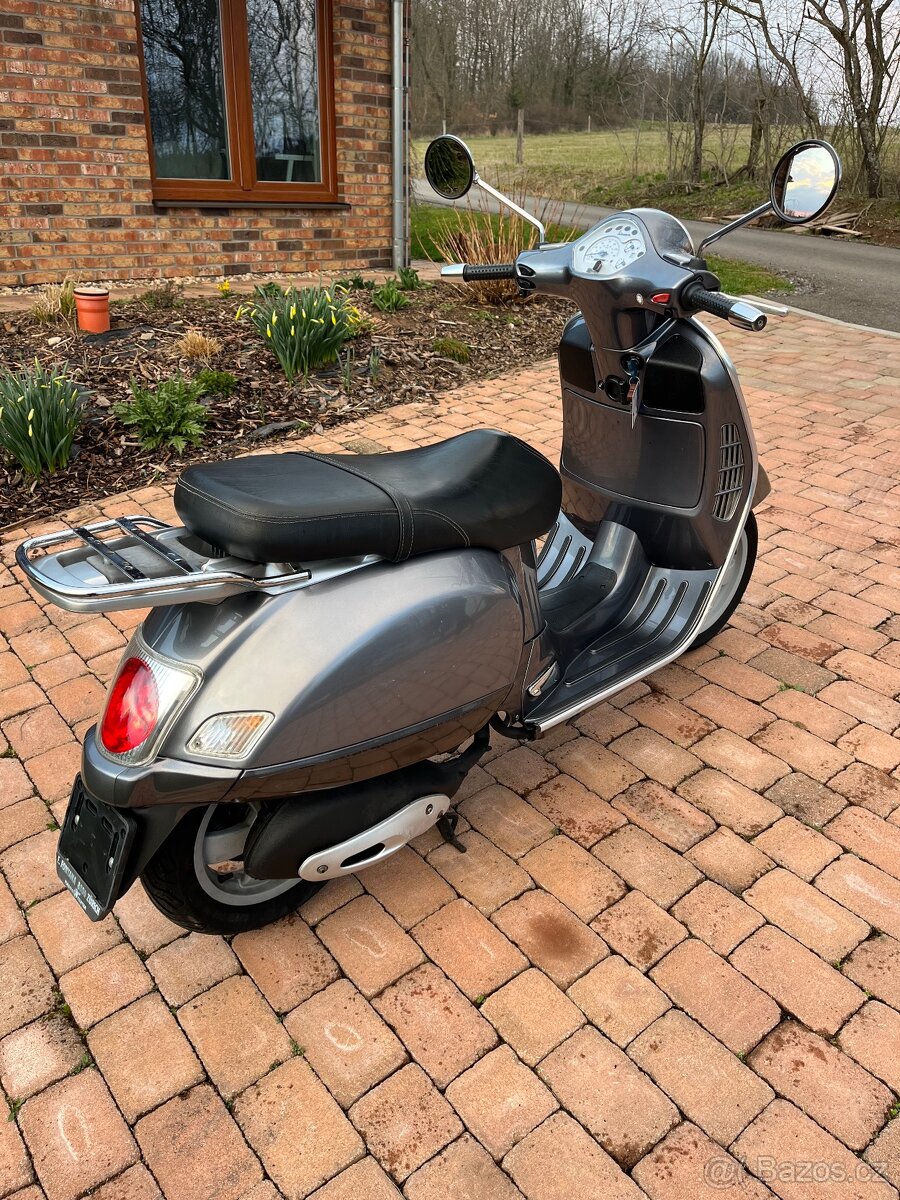 Vespa 200 GTS - 5